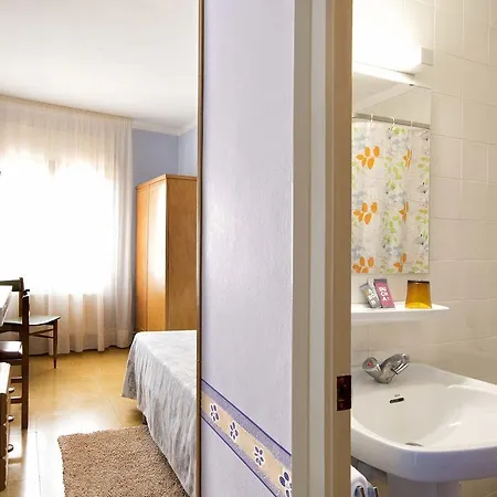 Guest house Fabrellas 2*